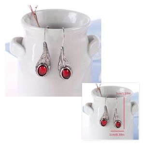 VINTAGE SILVERY LEAF EARRING